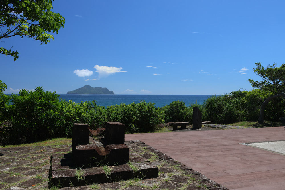 宜蘭頭城景點｜北關海潮公園。一線天秘境、絕美天然礁岩海岸步道、寵物友善景點、免門票、頭城看海秘境