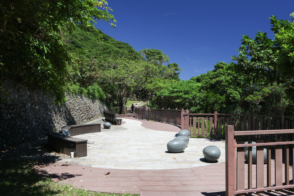 宜蘭頭城景點｜北關海潮公園。一線天秘境、絕美天然礁岩海岸步道、寵物友善景點、免門票、頭城看海秘境