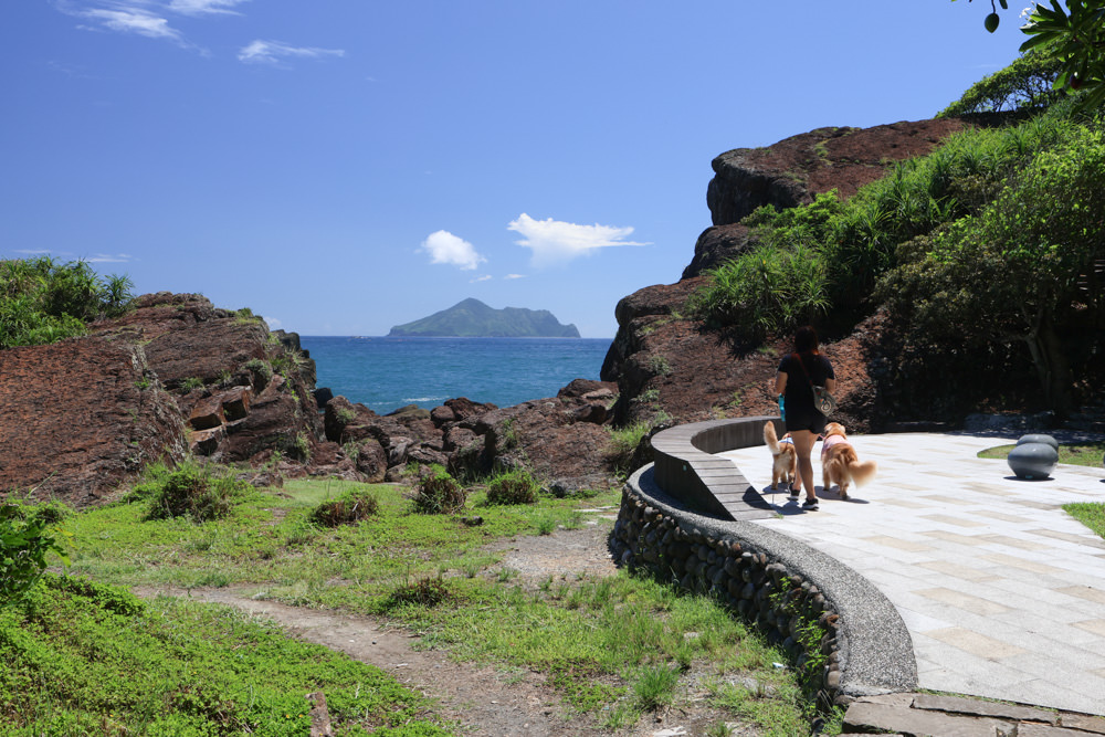 宜蘭頭城景點｜北關海潮公園。一線天秘境、絕美天然礁岩海岸步道、寵物友善景點、免門票、頭城看海秘境