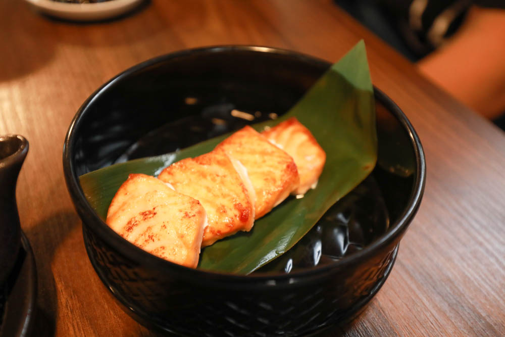 台中美食｜千汌日本料理 にほんりょうり。台中寵物友善餐廳、豪華免費寵物握壽司鮮食餐、包廂設計、寵物友善日料！！