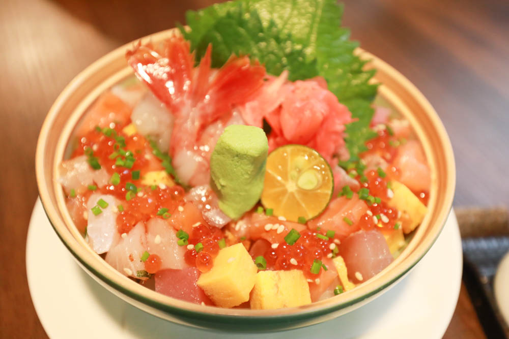 台中美食｜千汌日本料理 にほんりょうり。台中寵物友善餐廳、豪華免費寵物握壽司鮮食餐、包廂設計、寵物友善日料！！