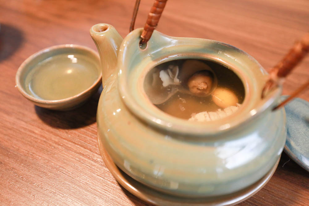 台中美食｜千汌日本料理 にほんりょうり。台中寵物友善餐廳、豪華免費寵物握壽司鮮食餐、包廂設計、寵物友善日料！！