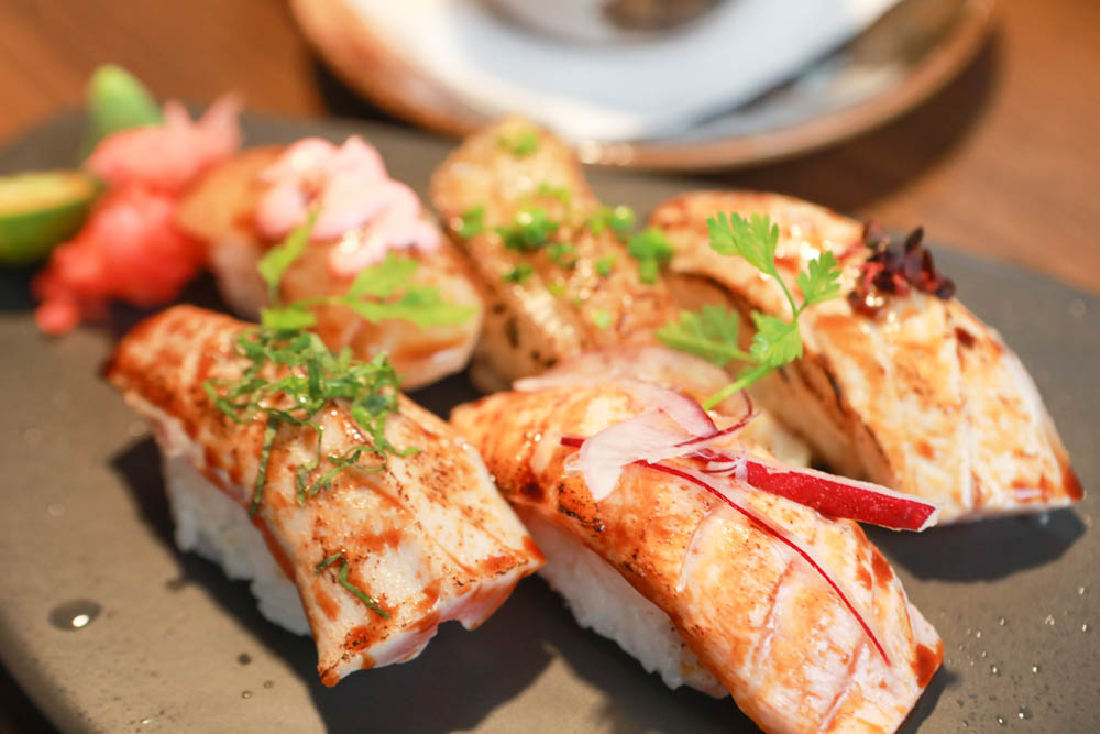 台中美食｜千汌日本料理 にほんりょうり。台中寵物友善餐廳、豪華免費寵物握壽司鮮食餐、包廂設計、寵物友善日料！！