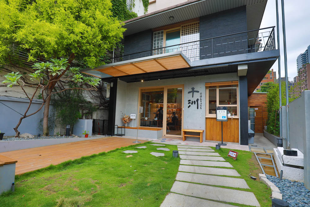 台中美食｜千汌日本料理 にほんりょうり。台中寵物友善餐廳、豪華免費寵物握壽司鮮食餐、包廂設計、寵物友善日料！！