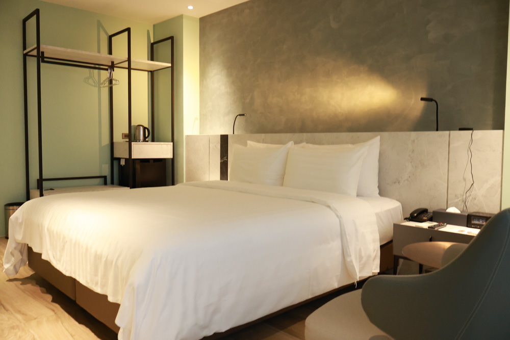 新北石門、北海岸海景住宿推薦｜半島海悅渡假會館：每一間都能帶毛孩入住，超美落地窗海景房必住！寵物友善民宿、北海岸寵物友善住宿