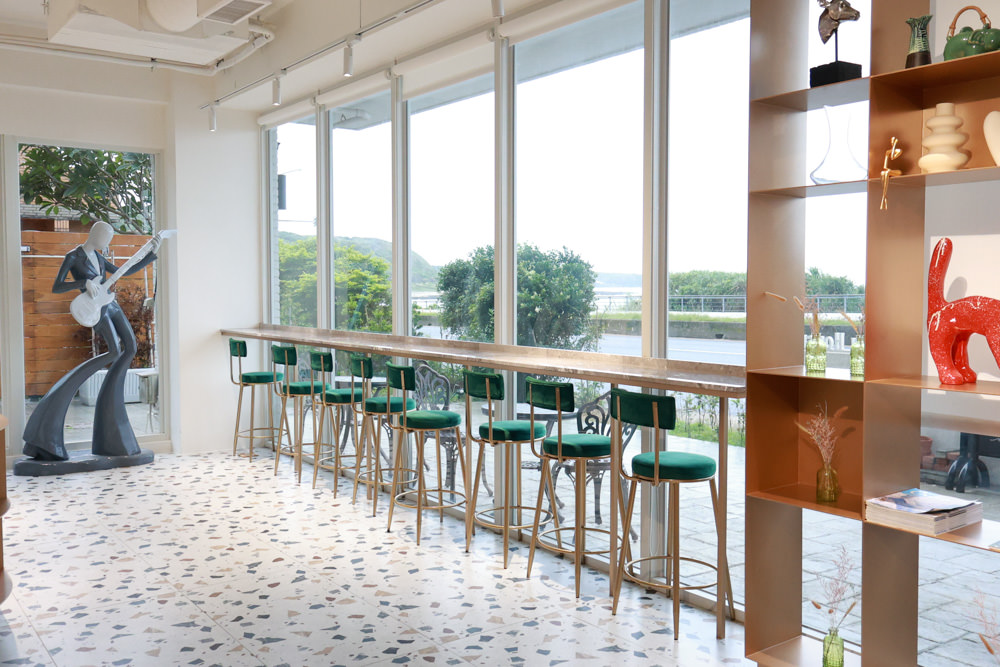 新北石門、北海岸海景住宿推薦｜半島海悅渡假會館：每一間都能帶毛孩入住，超美落地窗海景房必住！寵物友善民宿、北海岸寵物友善住宿