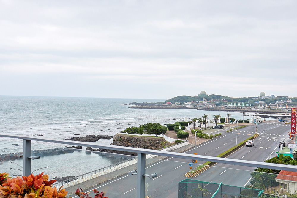 新北石門、北海岸海景住宿推薦｜半島海悅渡假會館：每一間都能帶毛孩入住，超美落地窗海景房必住！寵物友善民宿、北海岸寵物友善住宿