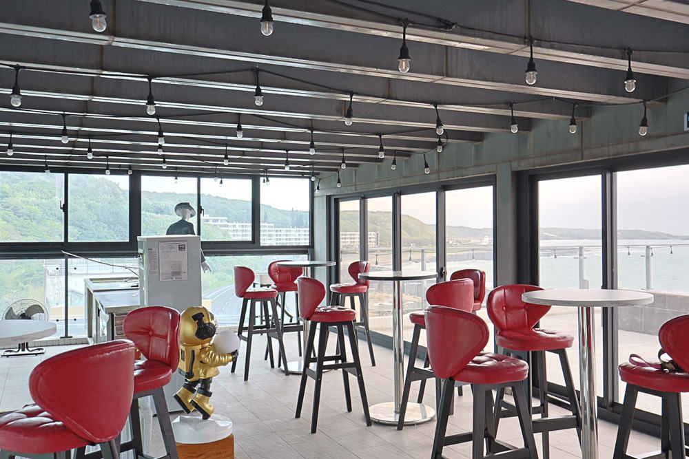 新北石門、北海岸海景住宿推薦｜半島海悅渡假會館：每一間都能帶毛孩入住，超美落地窗海景房必住！寵物友善民宿、北海岸寵物友善住宿