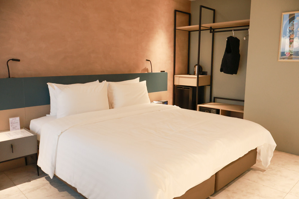 新北石門、北海岸海景住宿推薦｜半島海悅渡假會館：每一間都能帶毛孩入住，超美落地窗海景房必住！寵物友善民宿、北海岸寵物友善住宿