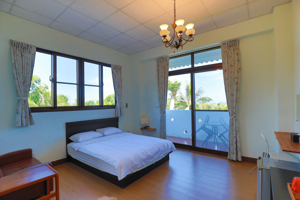 台東東河南八里民宿。寵物友善民宿、坐擁絕美太平洋海景、倚靠都蘭山、綠意盎然大草原！