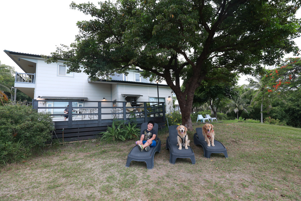 台東東河南八里民宿。寵物友善民宿、坐擁絕美太平洋海景、倚靠都蘭山、綠意盎然大草原！