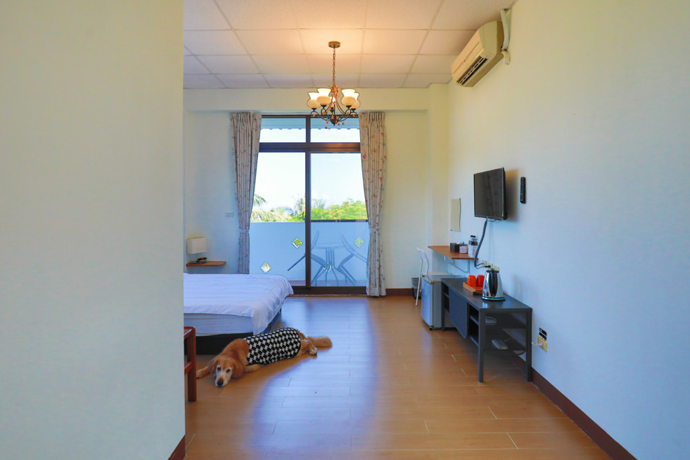 台東東河南八里民宿。寵物友善民宿、坐擁絕美太平洋海景、倚靠都蘭山、綠意盎然大草原！