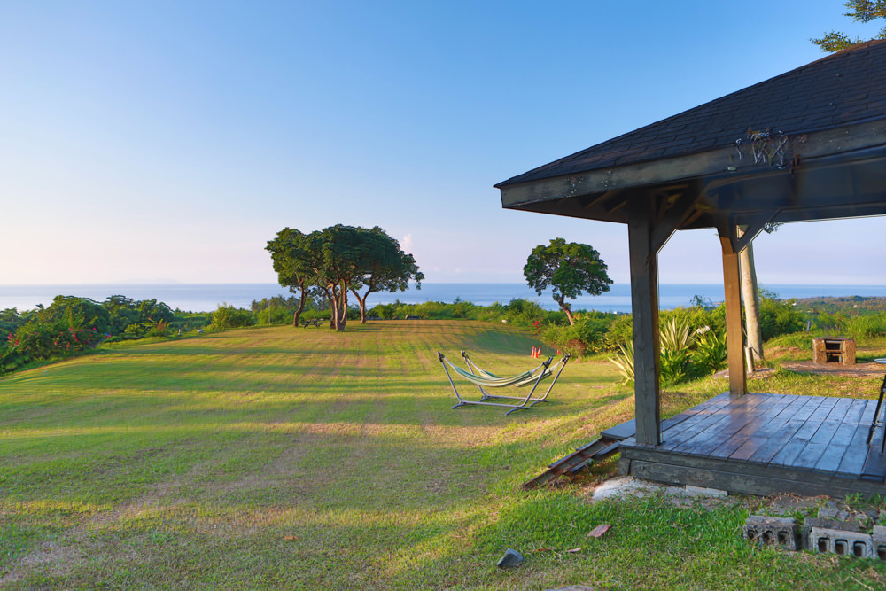 台東東河南八里民宿。寵物友善民宿、坐擁絕美太平洋海景、倚靠都蘭山、綠意盎然大草原！