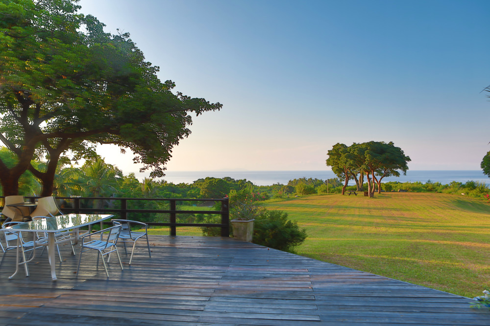 台東東河南八里民宿。寵物友善民宿、坐擁絕美太平洋海景、倚靠都蘭山、綠意盎然大草原！