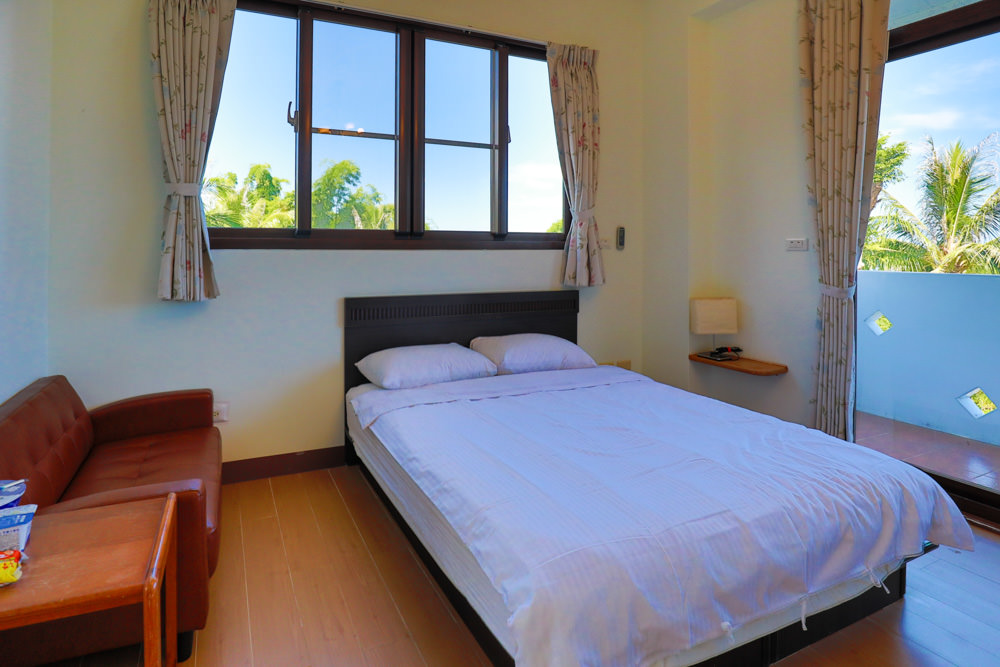 台東東河南八里民宿。寵物友善民宿、坐擁絕美太平洋海景、倚靠都蘭山、綠意盎然大草原！