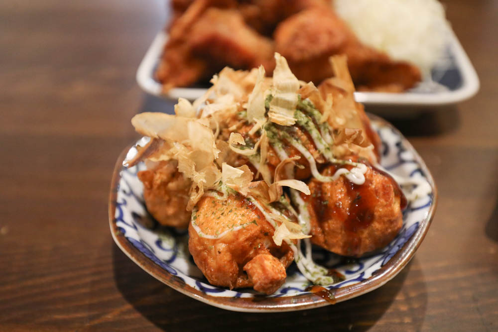南投埔里美食｜犬侍拉麵。寵物友善餐廳、湯頭濃郁的美味日式拉麵、炸雞煎餃也很道地！