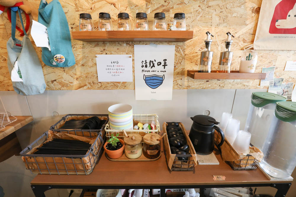 南投埔里美食｜犬侍拉麵。寵物友善餐廳、湯頭濃郁的美味日式拉麵、炸雞煎餃也很道地！