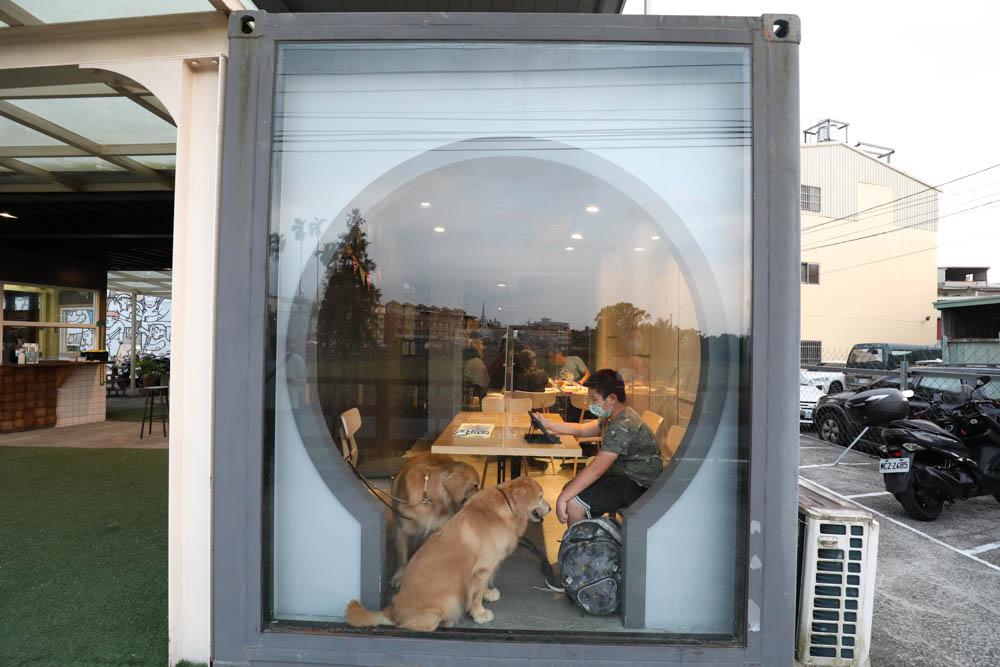 南投埔里美食｜肆盒院。繽紛貨櫃屋網美餐廳、精緻早午餐、寵物友善餐廳、舒肥料理、特色美食