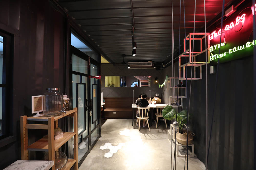 南投埔里美食｜肆盒院。繽紛貨櫃屋網美餐廳、精緻早午餐、寵物友善餐廳、舒肥料理、特色美食