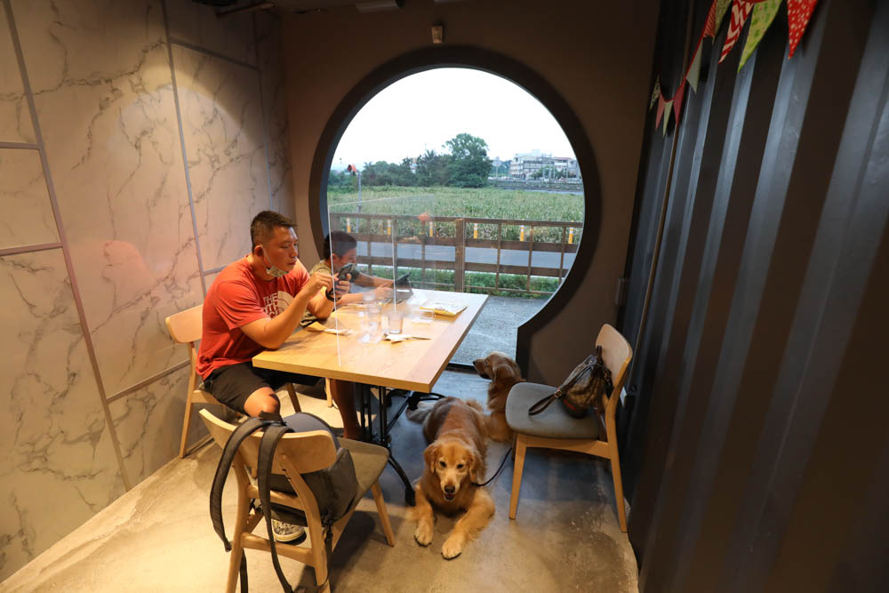 南投埔里美食｜肆盒院。繽紛貨櫃屋網美餐廳、精緻早午餐、寵物友善餐廳、舒肥料理、特色美食