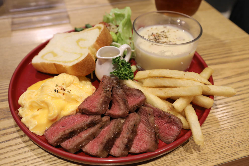 南投埔里美食｜肆盒院。繽紛貨櫃屋網美餐廳、精緻早午餐、寵物友善餐廳、舒肥料理、特色美食