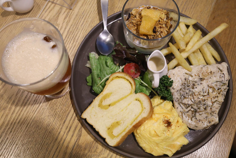 南投埔里美食｜肆盒院。繽紛貨櫃屋網美餐廳、精緻早午餐、寵物友善餐廳、舒肥料理、特色美食