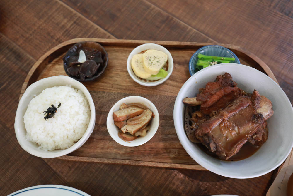 台北信義區美食｜叁食咖啡廳。國父紀念館寵物友善餐廳、韓系小清新網美咖啡廳、餐點美味多元化