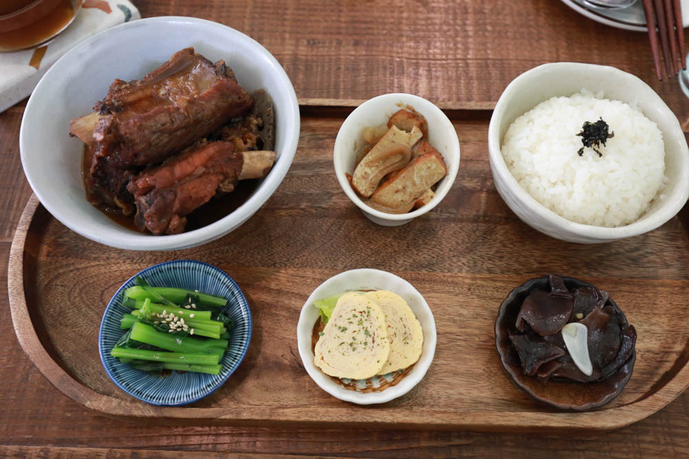 台北信義區美食｜叁食咖啡廳。國父紀念館寵物友善餐廳、韓系小清新網美咖啡廳、餐點美味多元化