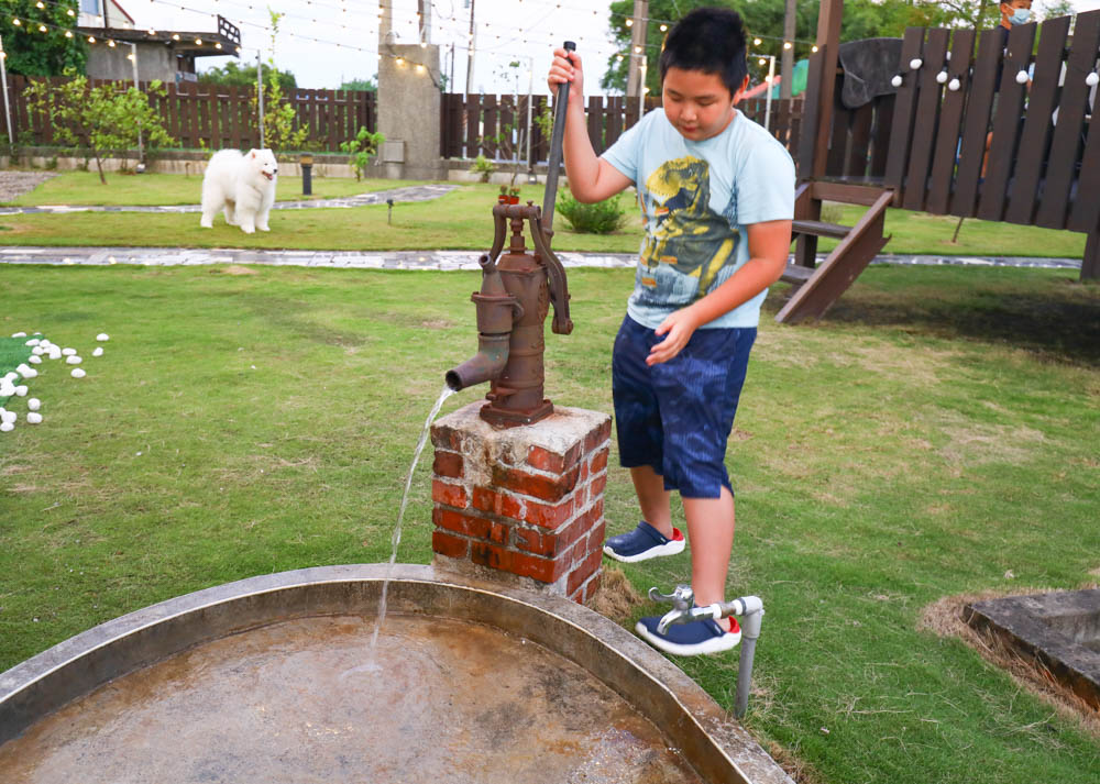 宜蘭冬山|可妮吉娃親子庭園獨棟民宿。寵物友善、可包棟、大草皮、戲水池、烤肉區、獨棟別墅 - 第14張圖 宜蘭冬山|可妮吉娃親子庭園獨棟民宿。寵物友善、可包棟、大草皮、戲水池、烤肉區、獨棟別墅