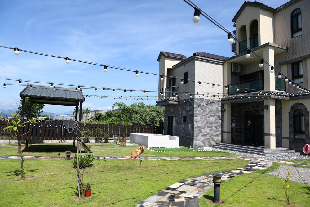 宜蘭冬山|可妮吉娃親子庭園獨棟民宿。寵物友善、可包棟、大草皮、戲水池、烤肉區、獨棟別墅 - 第3張圖 宜蘭冬山|可妮吉娃親子庭園獨棟民宿。寵物友善、可包棟、大草皮、戲水池、烤肉區、獨棟別墅