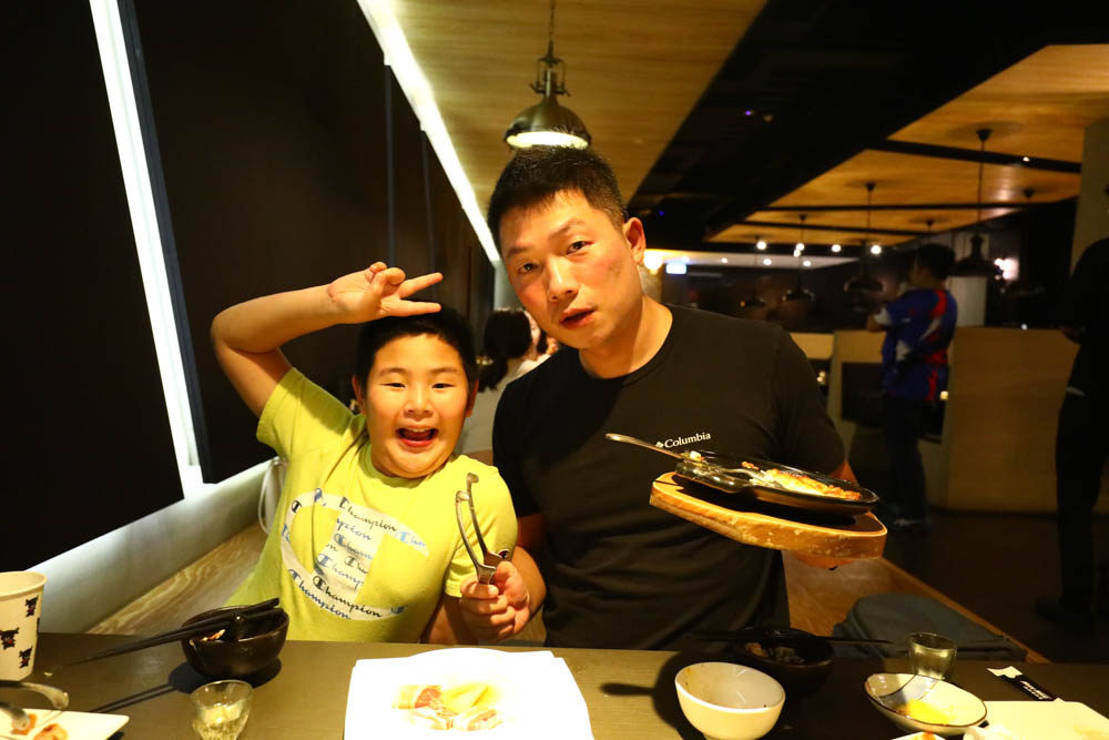 台中美食｜NikuNiku肉肉燒肉朝馬店、免費狗狗肉肉餐、寵物友善餐廳、套餐單點