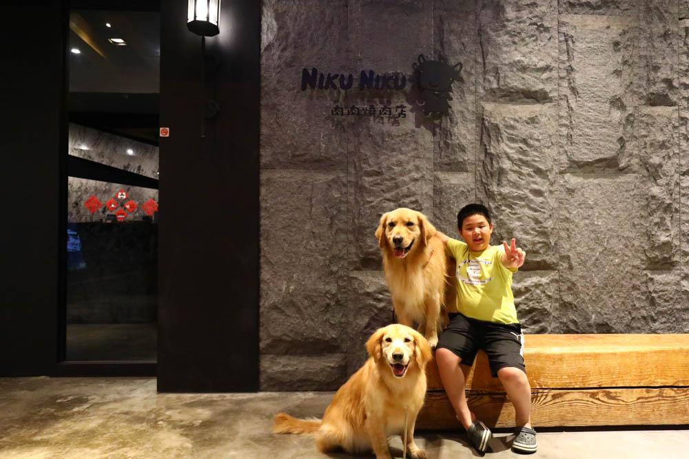 台中美食｜NikuNiku肉肉燒肉朝馬店、免費狗狗肉肉餐、寵物友善餐廳、套餐單點