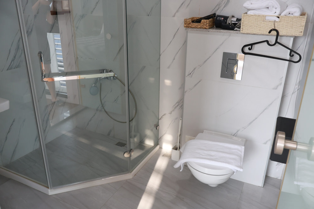 台南安平民宿。衡定理包棟電梯民宿 澤居。寵物友善民宿、全新裝潢新開幕、臨近安平老街、觀系平台！！