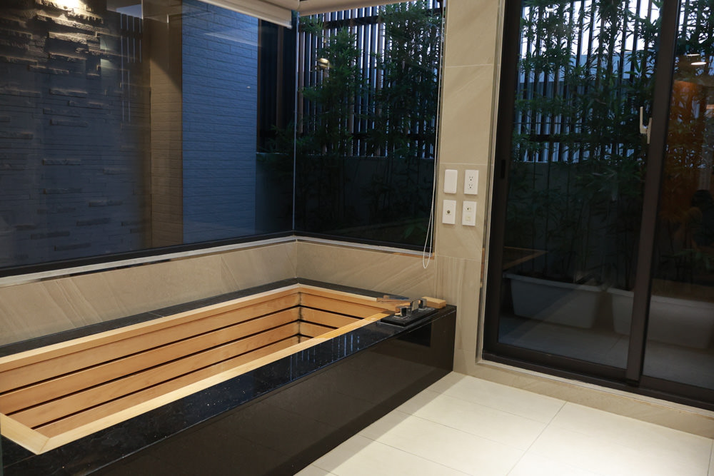 衡定理台南安平包棟民宿 定言豪宅館｜寵物友善民宿、氣派豪華裝潢、日式榻榻米檜木浴池家庭套房