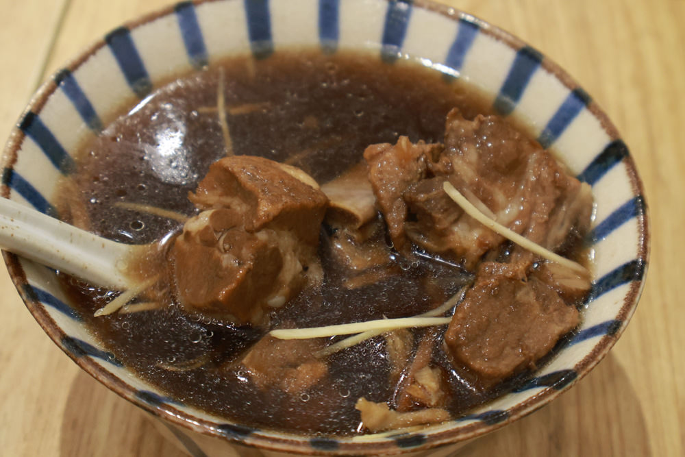 台南安平美食｜屋裏的湯。寵物友善餐廳、台南最美的鹹粿雞湯店、精燉養生暖心湯品、創意鹹粿