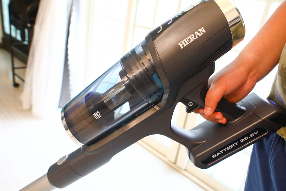 HERAN禾聯智慧感應雙HEPA無線吸塵器 HVC-35EP010｜塵蟎吸頭、超強吸水配件，毛小孩尿尿一吸就清潔乾淨、寵物家庭必備神器！