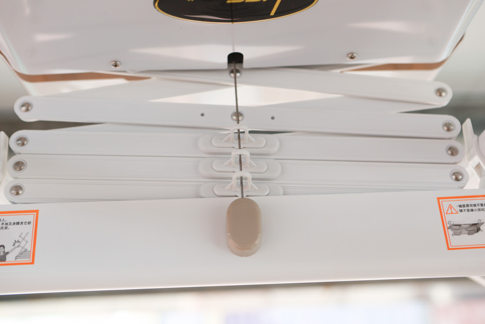 HCG和成豪華四桿款電動曬衣機。紫外線殺菌燈、遙控升降、寵物家庭居家晾曬大升級、陽台曬衣電動化 - 第4張圖 HCG和成豪華四桿款電動曬衣機。紫外線殺菌燈、遙控升降、寵物家庭居家晾曬大升級、陽台曬衣電動化