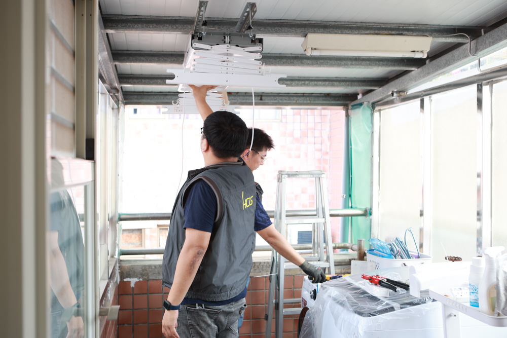 HCG和成豪華四桿款電動曬衣機。紫外線殺菌燈、遙控升降、寵物家庭居家晾曬大升級、陽台曬衣電動化 - 第27張圖 HCG和成豪華四桿款電動曬衣機。紫外線殺菌燈、遙控升降、寵物家庭居家晾曬大升級、陽台曬衣電動化