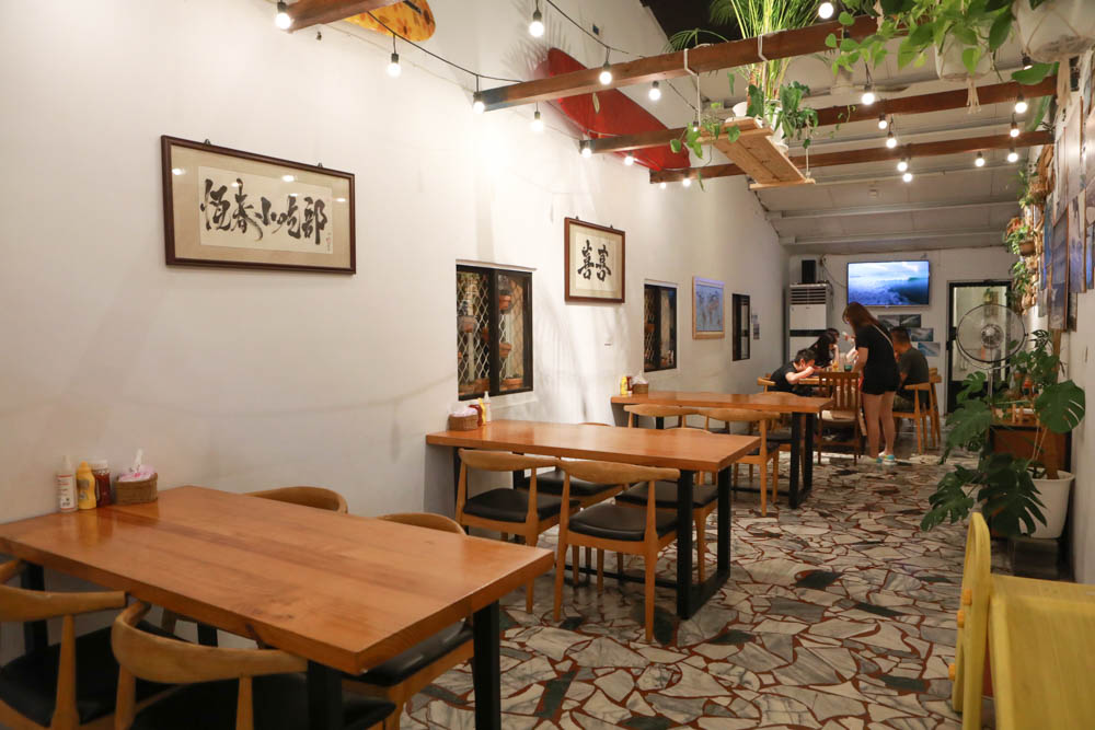 墾丁恆春美食｜喜喜美式餐廳（恆春小吃部）。寵物友善餐廳、手打漢堡、健康豐盛早午餐