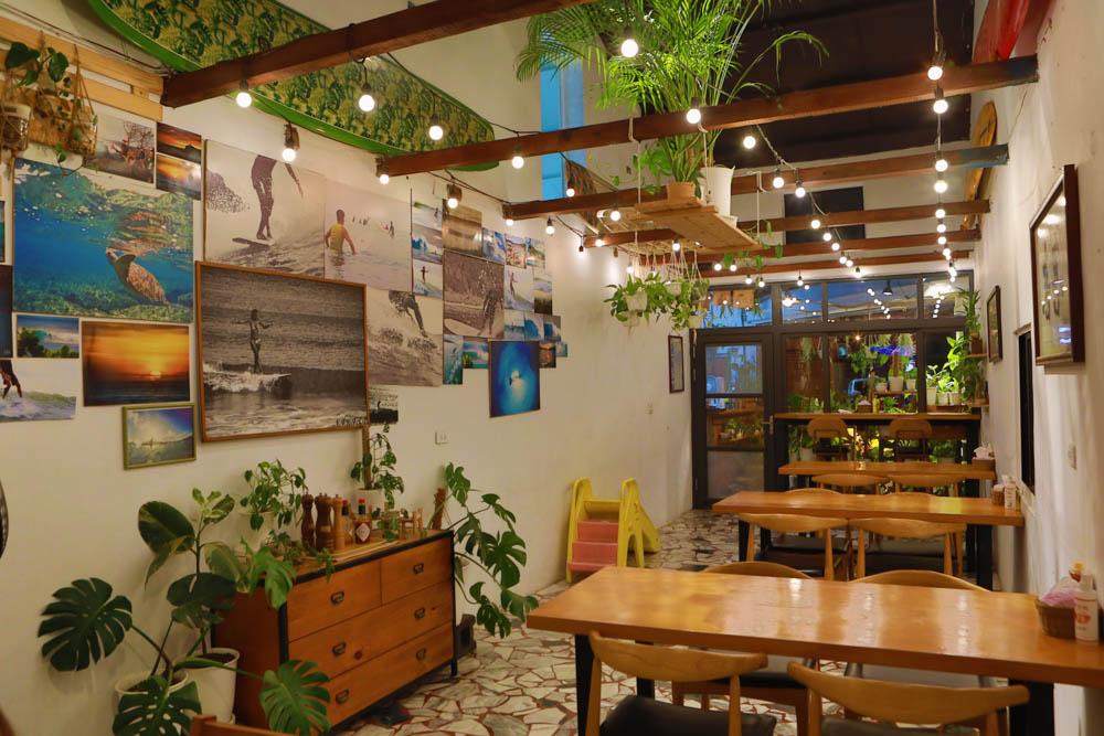 墾丁恆春美食｜喜喜美式餐廳（恆春小吃部）。寵物友善餐廳、手打漢堡、健康豐盛早午餐