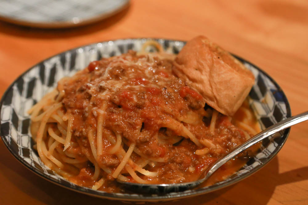 墾丁恆春美食｜喜喜美式餐廳（恆春小吃部）。寵物友善餐廳、手打漢堡、健康豐盛早午餐