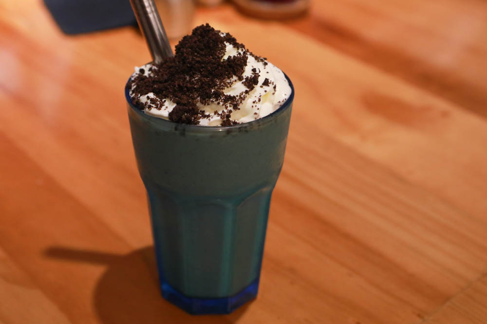 墾丁恆春美食｜喜喜美式餐廳（恆春小吃部）。寵物友善餐廳、手打漢堡、健康豐盛早午餐