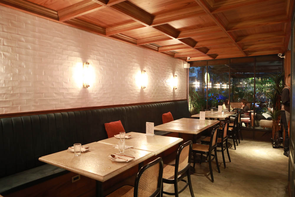 台北東區美食｜Old Seat Restaurant.Cafe川酒＆咖啡。寵物友善餐廳、復古川菜餐酒館、道地川菜