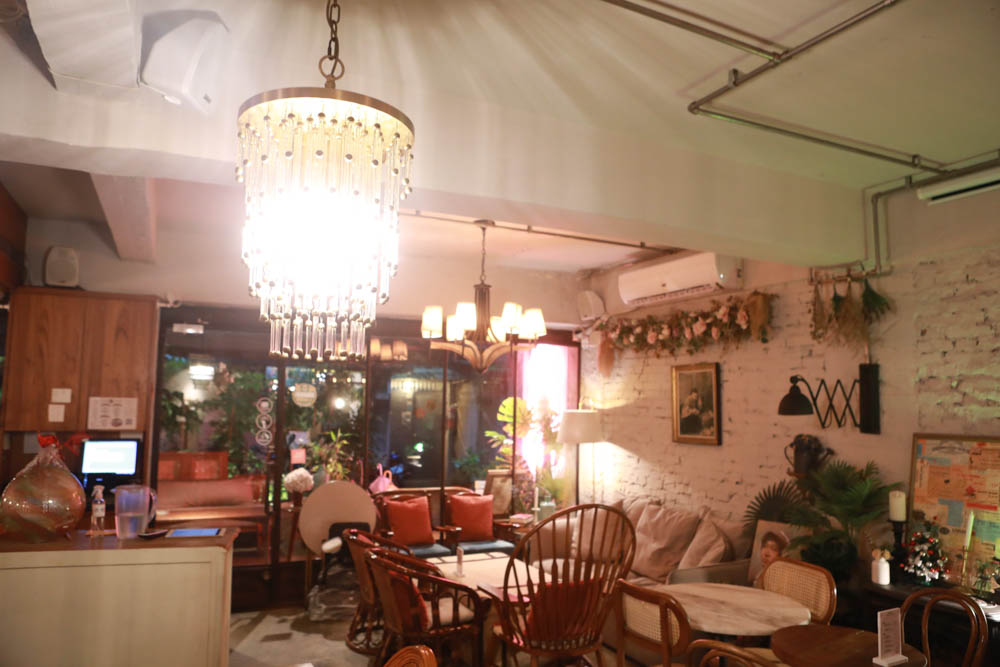 台北東區美食｜Old Seat Restaurant.Cafe川酒＆咖啡。寵物友善餐廳、復古川菜餐酒館、道地川菜