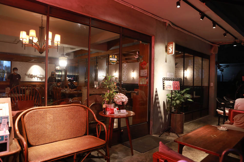 台北東區美食｜Old Seat Restaurant.Cafe川酒＆咖啡。寵物友善餐廳、復古川菜餐酒館、道地川菜