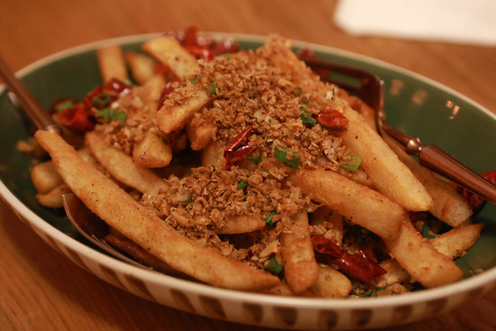 台北東區美食｜Old Seat Restaurant.Cafe川酒＆咖啡。寵物友善餐廳、復古川菜餐酒館、道地川菜