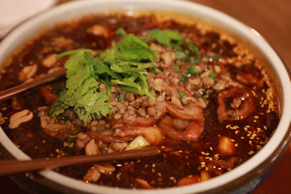 台北東區美食｜Old Seat Restaurant.Cafe川酒＆咖啡。寵物友善餐廳、復古川菜餐酒館、道地川菜