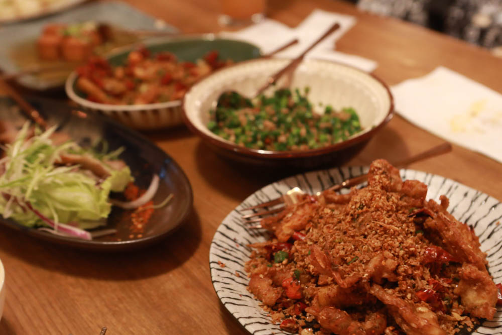 台北東區美食｜Old Seat Restaurant.Cafe川酒＆咖啡。寵物友善餐廳、復古川菜餐酒館、道地川菜