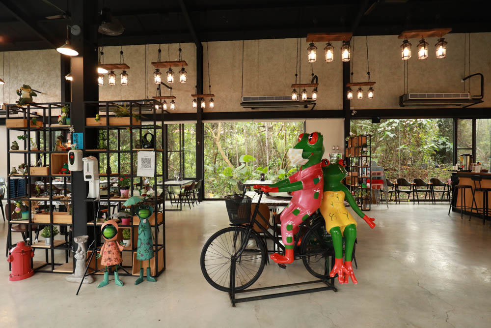 南投埔里美食｜有水居創意餐坊。青蛙主題景觀餐廳、南投寵物友善餐廳、桃米親水公園旁