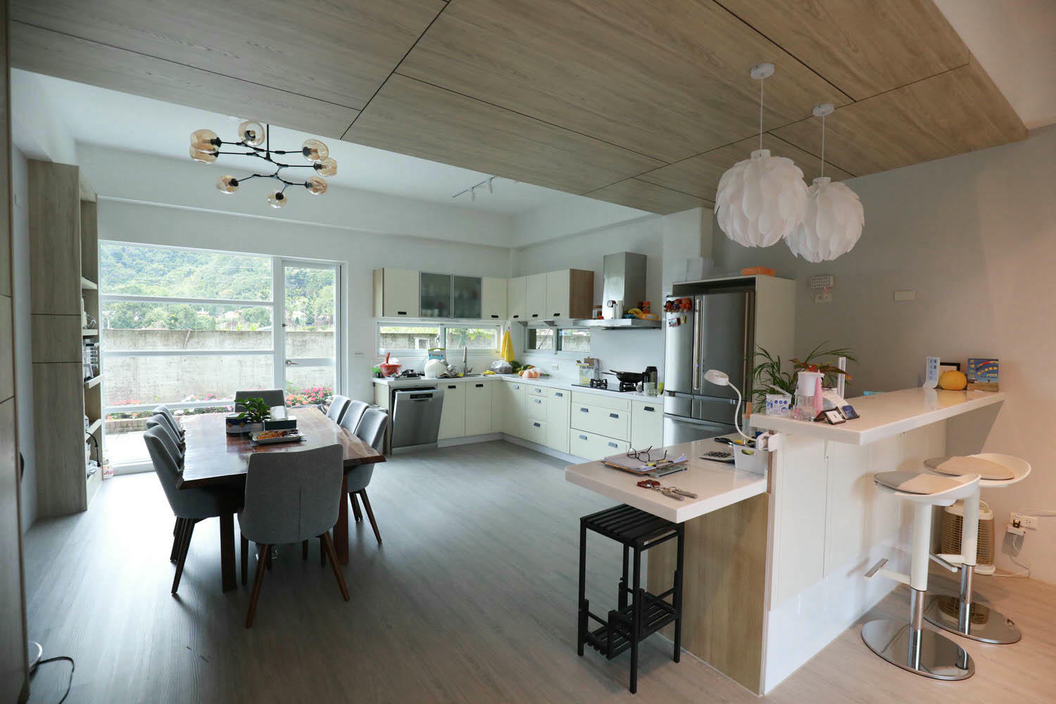 南投埔里｜享想旅宿 REVEL VILLA 。南投寵物友善民宿、溫馨舒適的美式現代風建築、綠意盎然大草皮